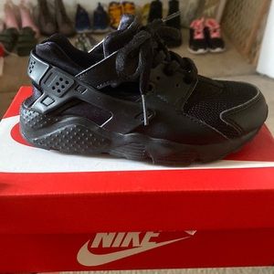Nike Kids Huarache Run Black size 11.5